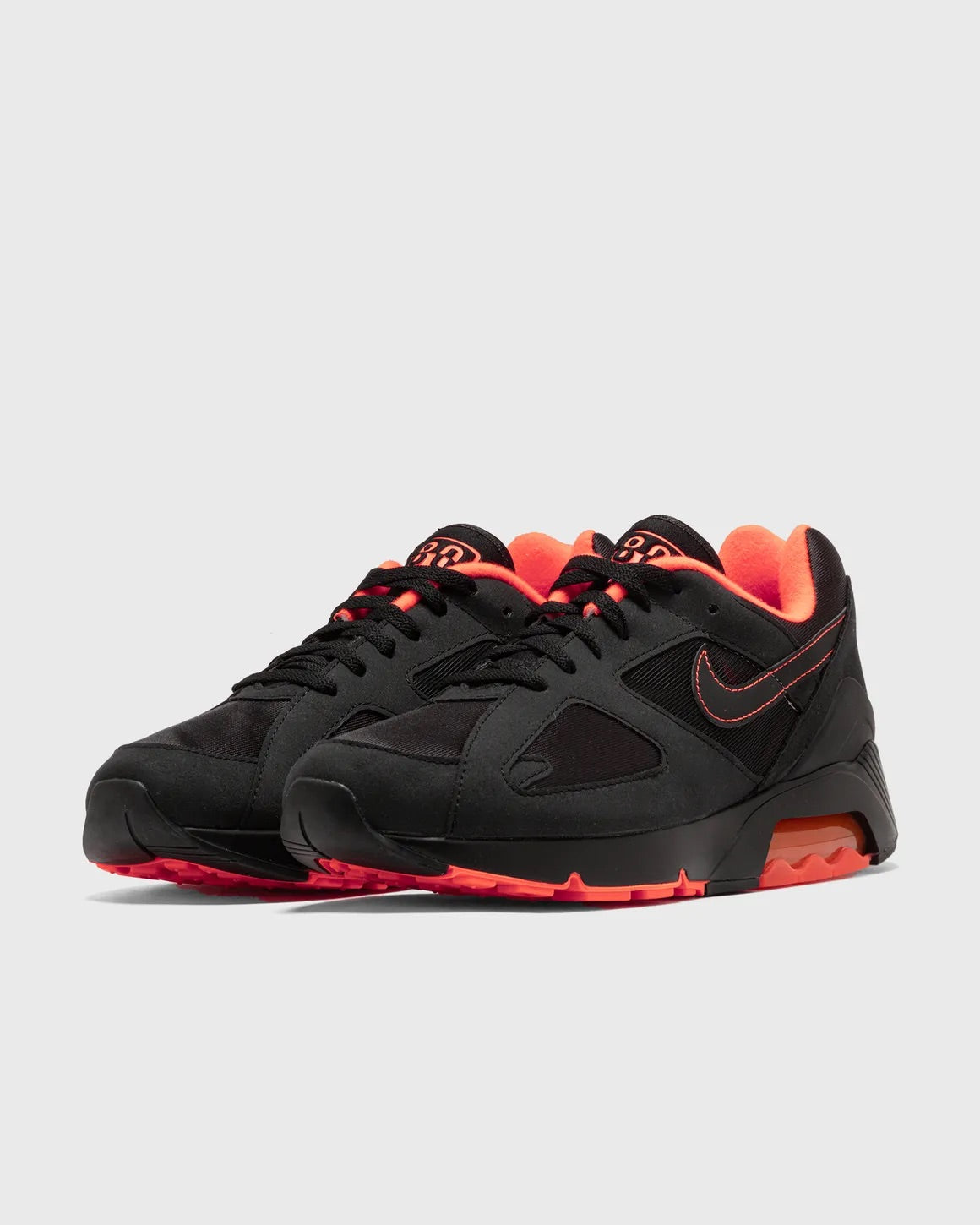 Nike Air 180 Hyper Crimson zijaanzicht