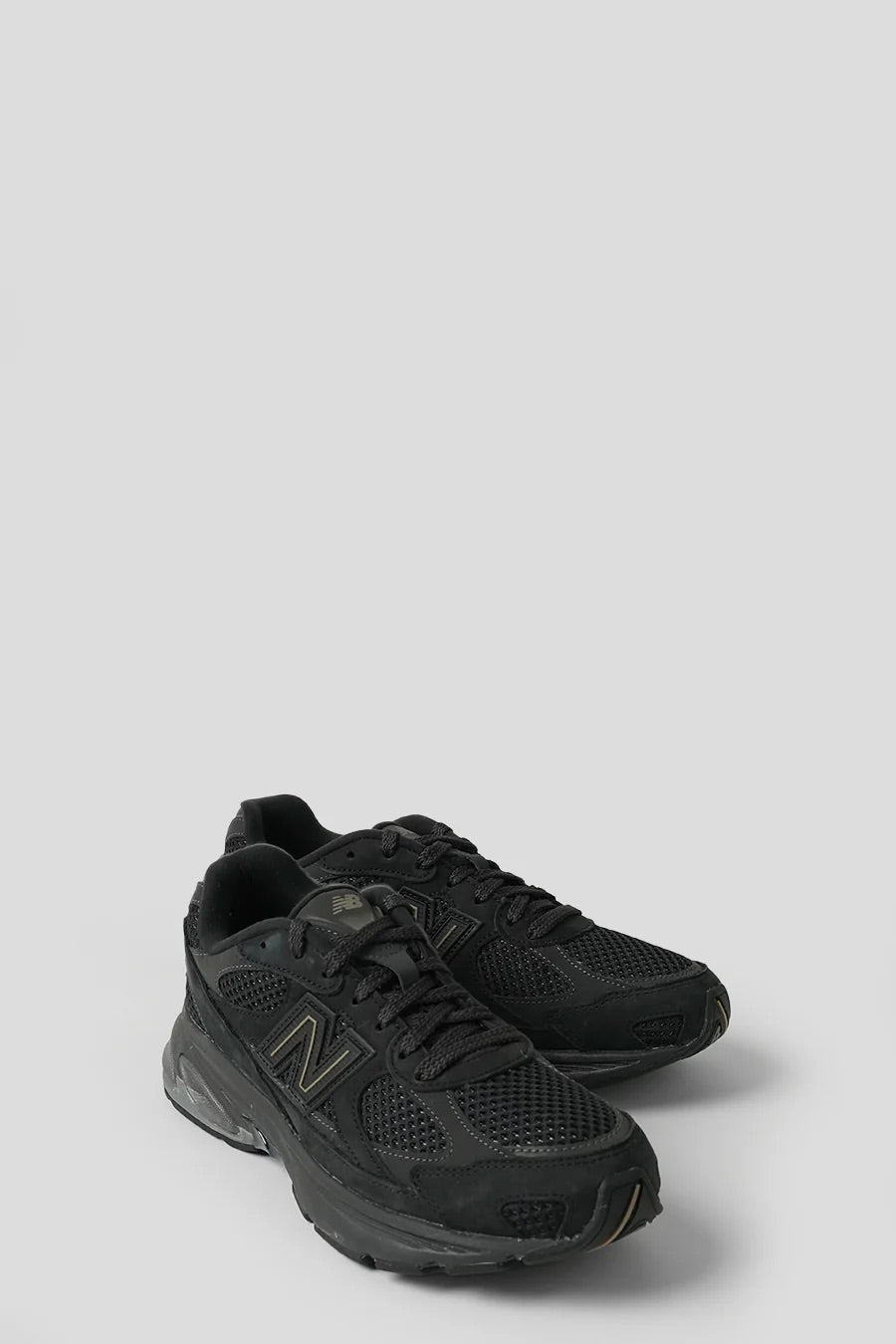 New Balance U2010 Black Cement U2010TTB  – vooraanzicht