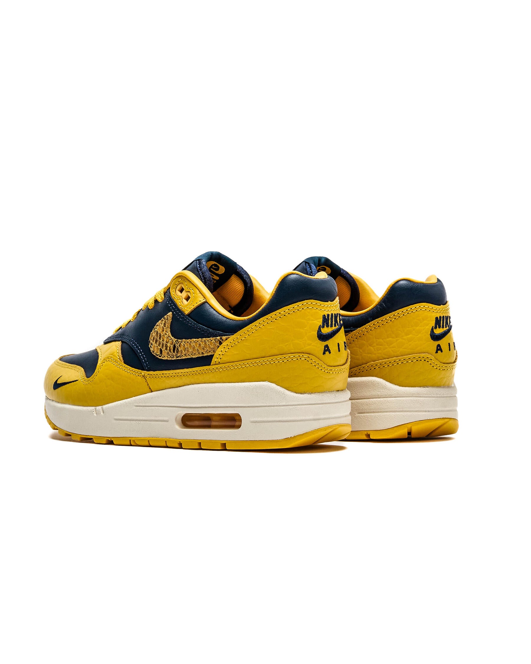 De Nike Air max 1 CO.JP Michigan Head to Head - hiel aanzicht