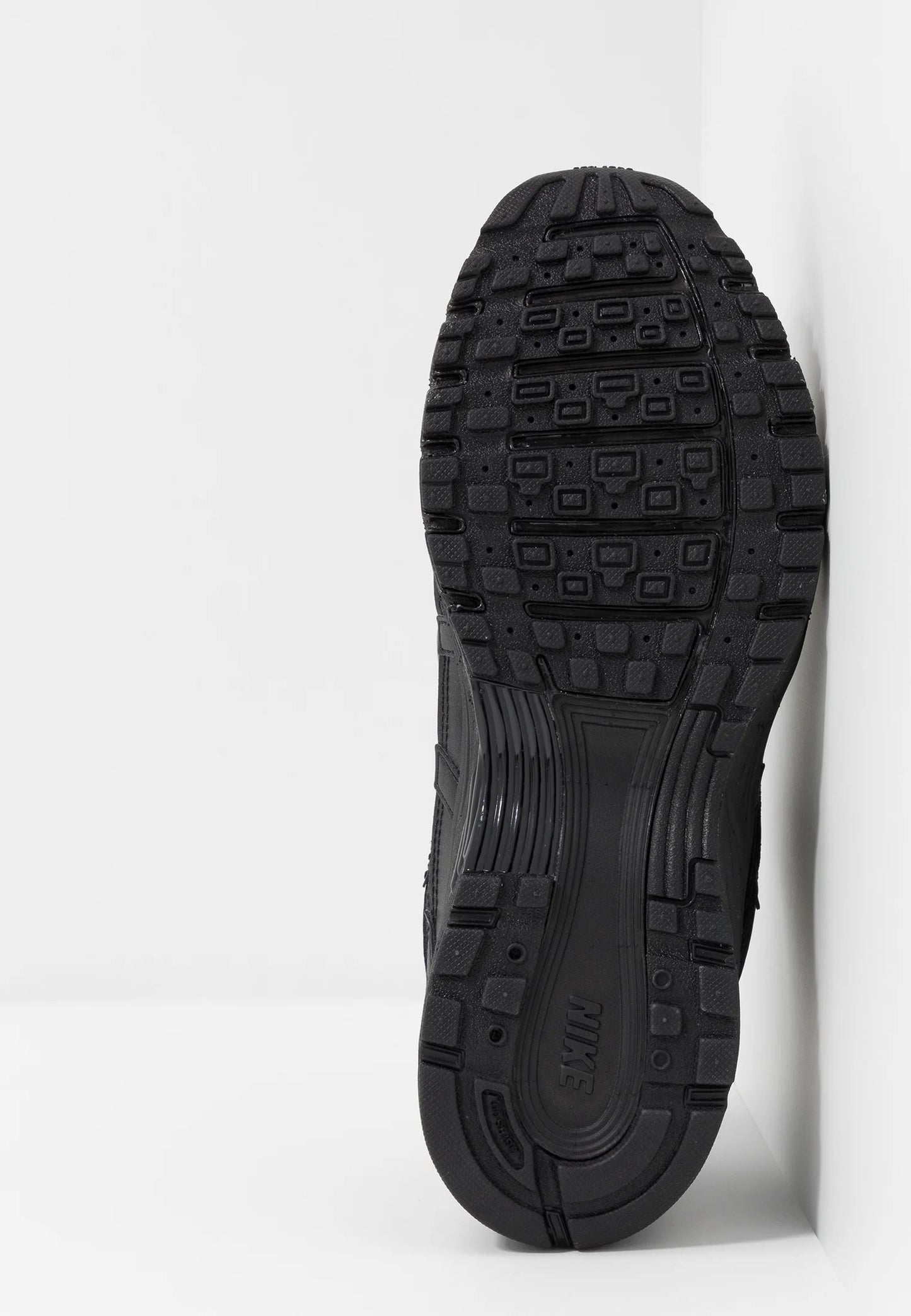 Nike P-6000 Triple Black zool
