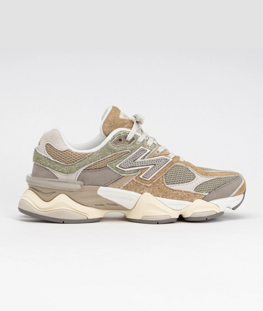 New Balance U9060 Olivine Great Plains – zijkant – U9060NTC