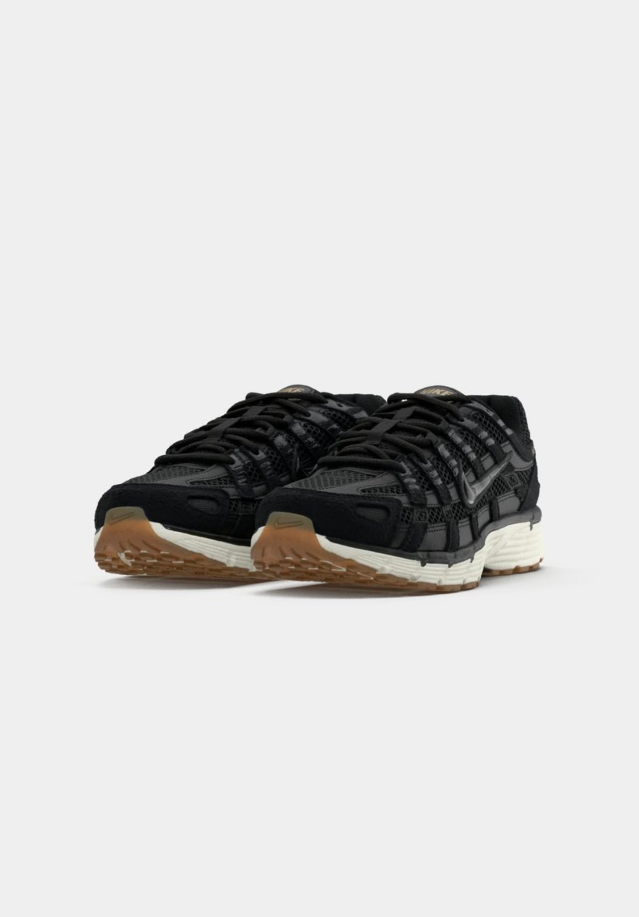 Nike P-6000 SE Black Metallic Gold Gum HF0015-001 voorkant