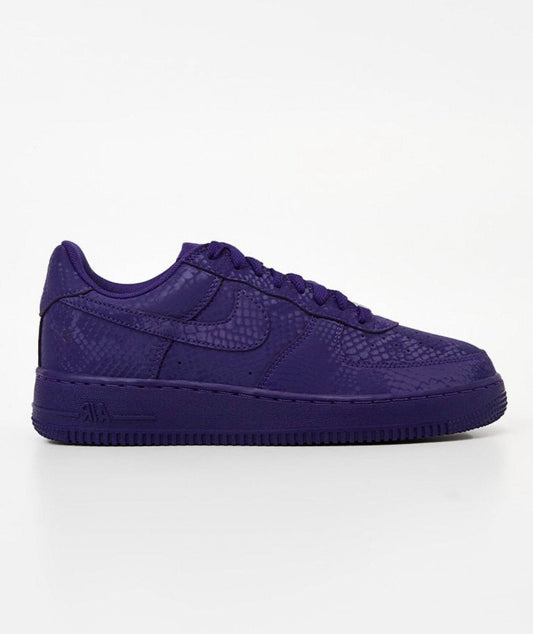 Nike Air Force 1 Low Kobe Bryant Court Purple IB0018-500 zijkant