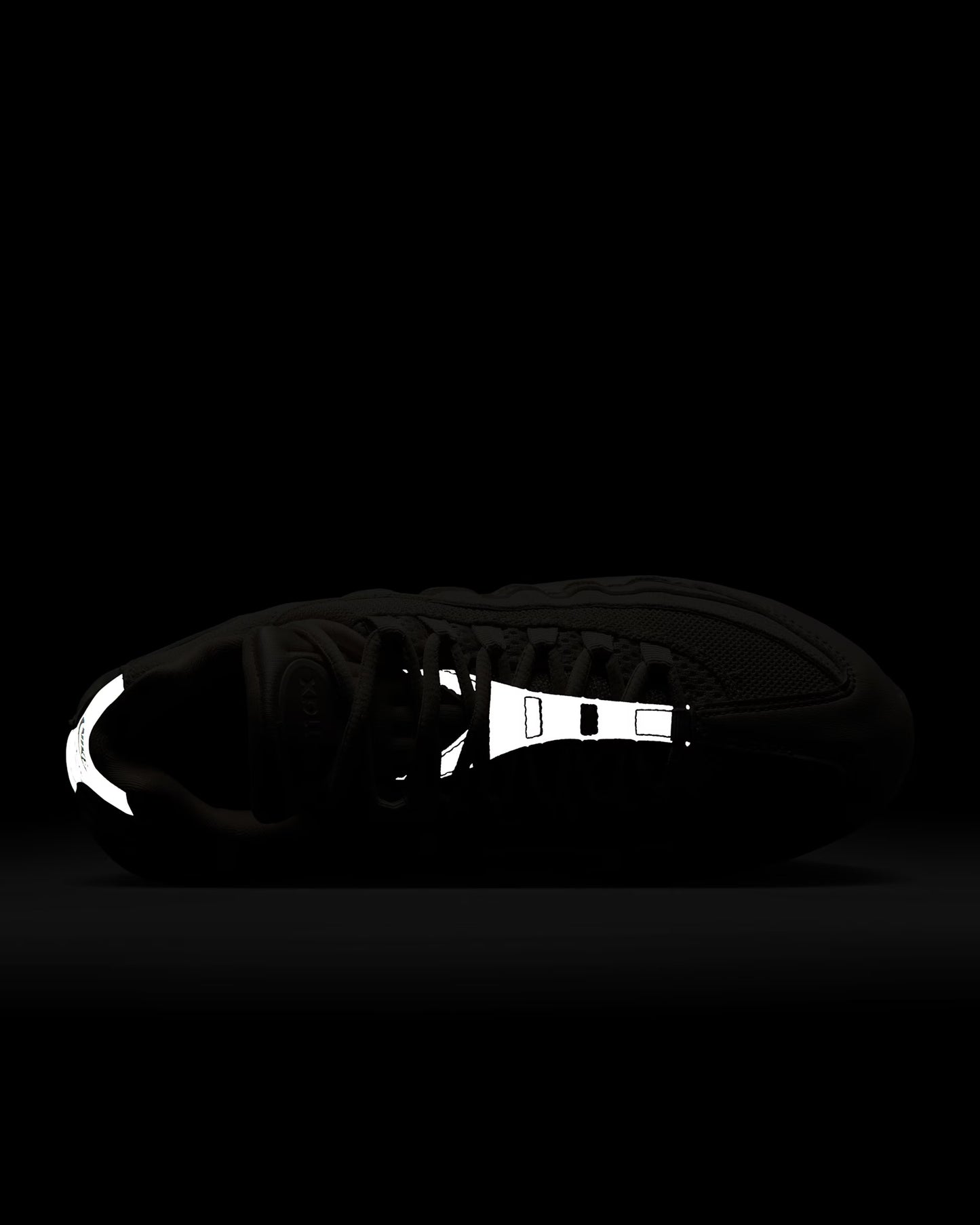 Nike Air Max 95 OG Big Bubble Soft Pearl IB6396-101 reflective bovenkant