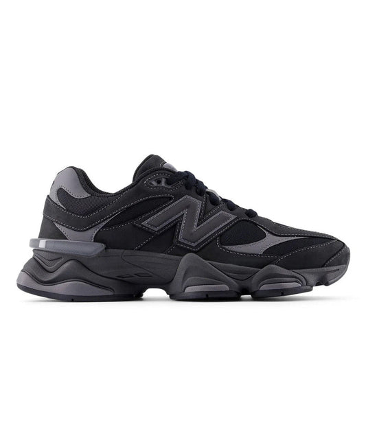 New Balance U9060 Mono Black U906079E zijkant